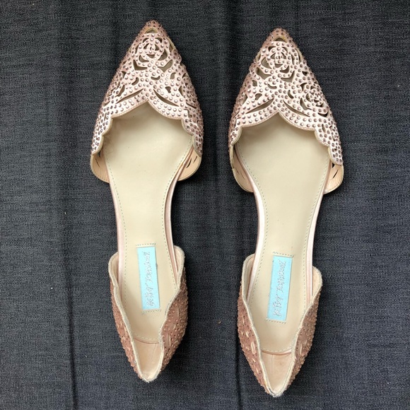 betsey johnson blush shoes
